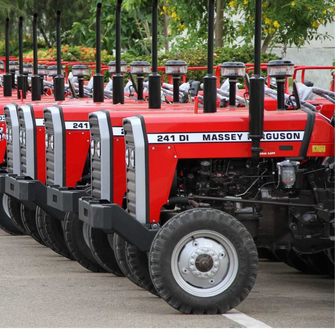 TAFE Massey Ferguson India Tractor in Infront of Sharda Cold Storage, Aligarh