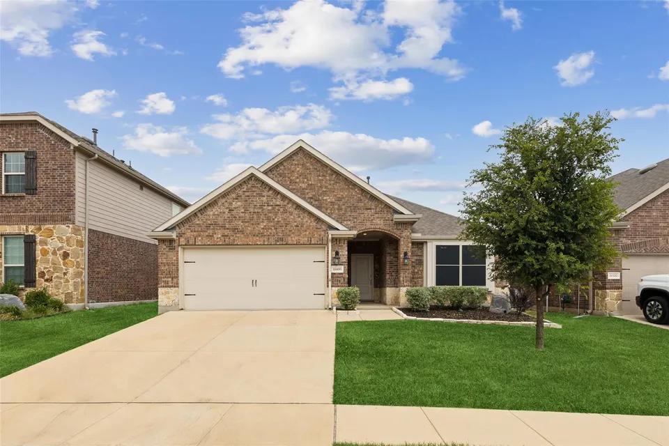 Charming Home in Aubrey